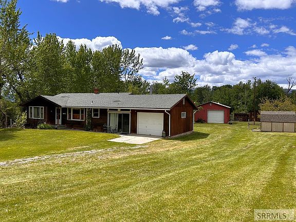 2nd image of 504 Carmen Creek Rd