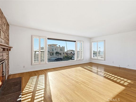 5th image of 249 Waterview St