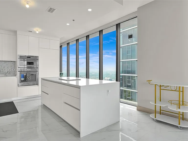 700 NE 24th St #Penthouse 5801 — Photo 10