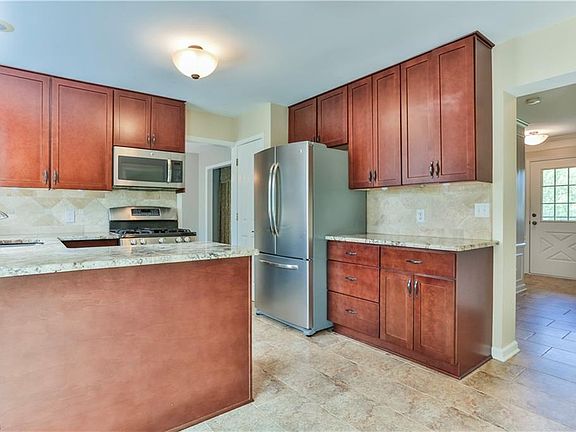 4th image of 2210 Demi Dr