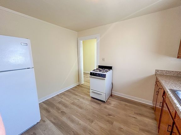 5th image of 104 E Shoemaker St APT A