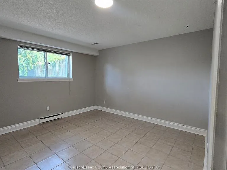 3418 Deerbrook Dr #LOWER — Photo 12