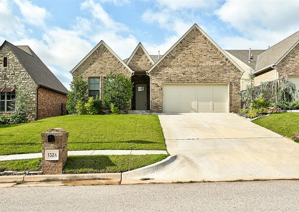 1st image of 1324 Chelham Ln
