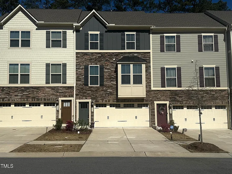 946 Channing Park Cir — Photo 1