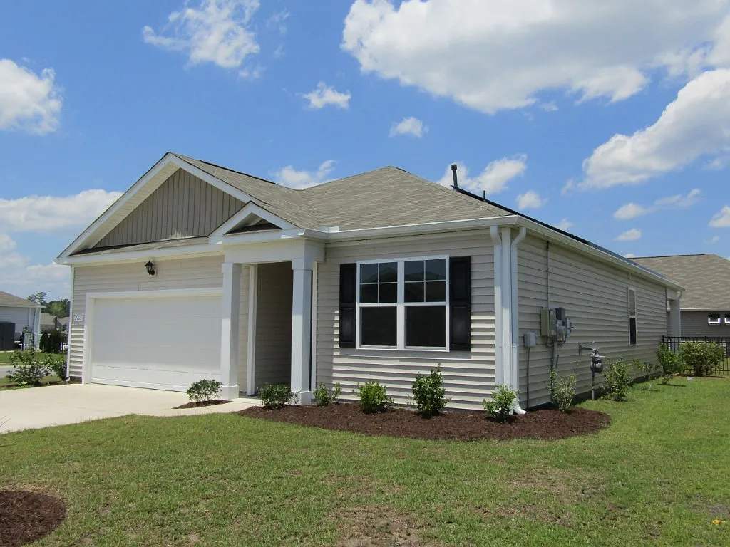 3 bed, 1618 sqft, $2,050 — Photo 1