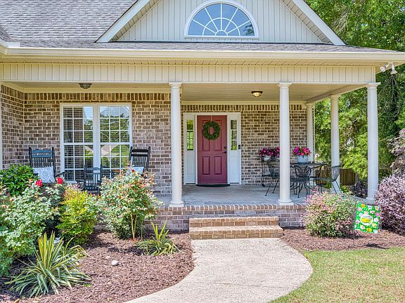 3rd image of 823 Lake Lanier Ct