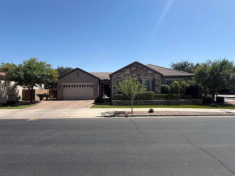 22237 E Maya Rd — Photo 3
