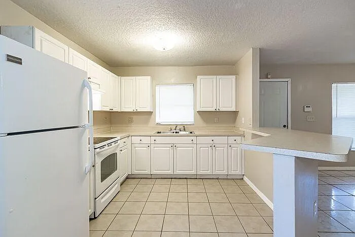 4149 Stanley St photo 1