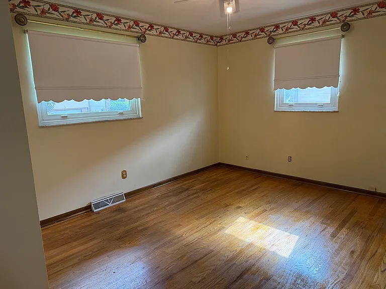 4036 Anthony Ct N — Photo 13