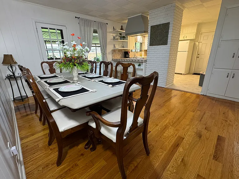 214 Sunny Ln — Photo 10