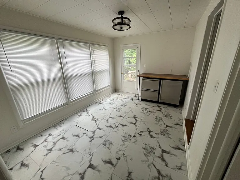 1005 E Wylie St — Photo 7