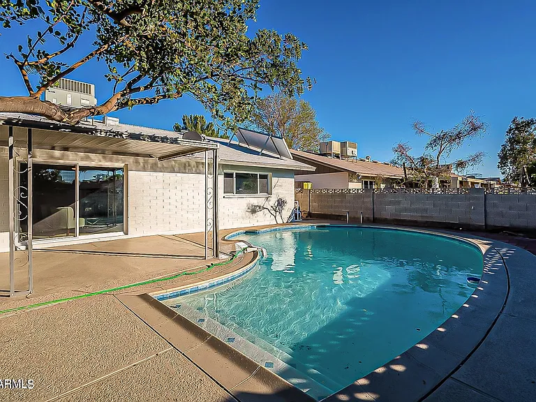14008 N 52nd Ave — Photo 35
