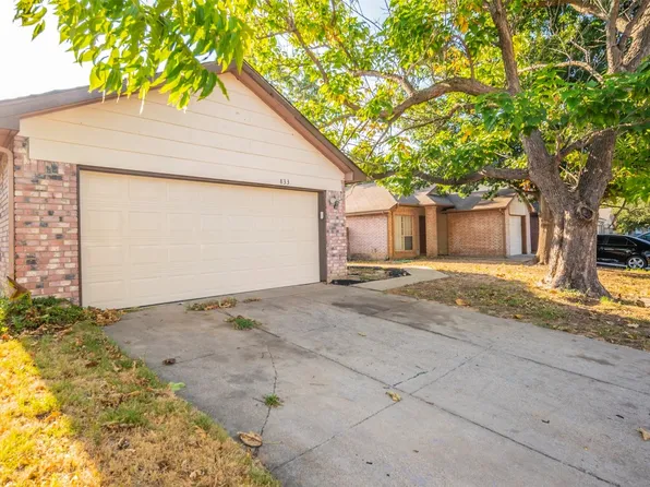 833 Bentree Dr, Fort Worth, TX 76120