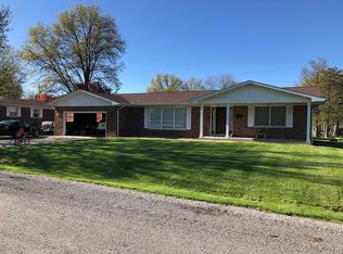 571 W 3rd St, Trenton, IL