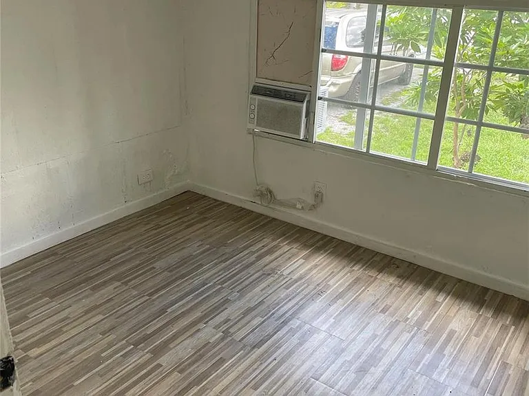 8556 Berkley Dr — Photo 13