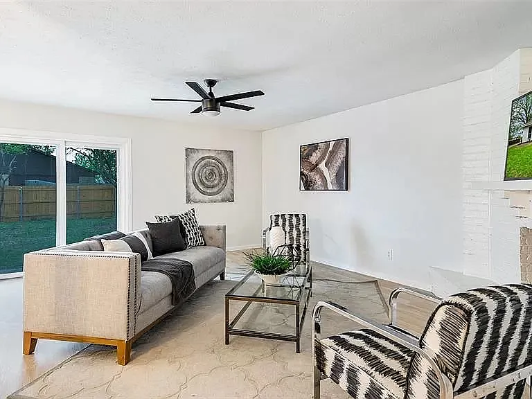 7302 Hedge Dr — Photo 2