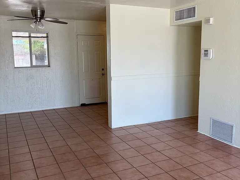 2626 E Keswick Cir — Photo 3