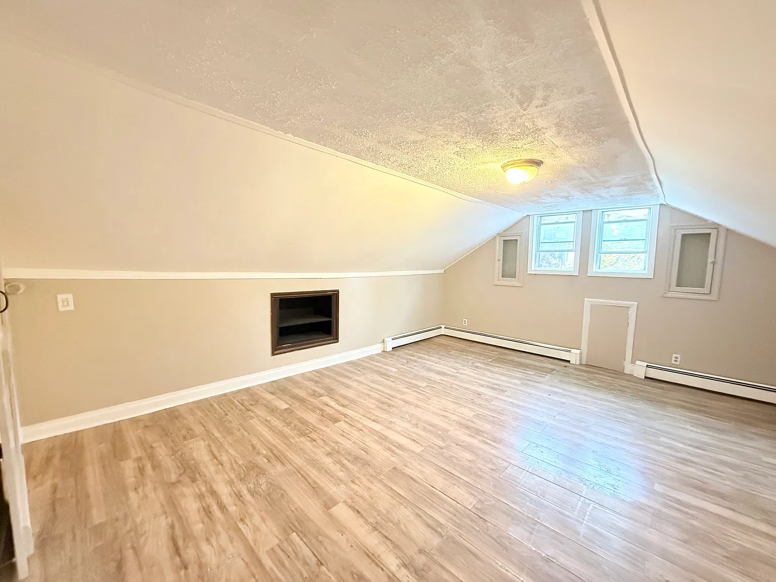 1 bed, 700 sqft, $1,650 — Photo 2