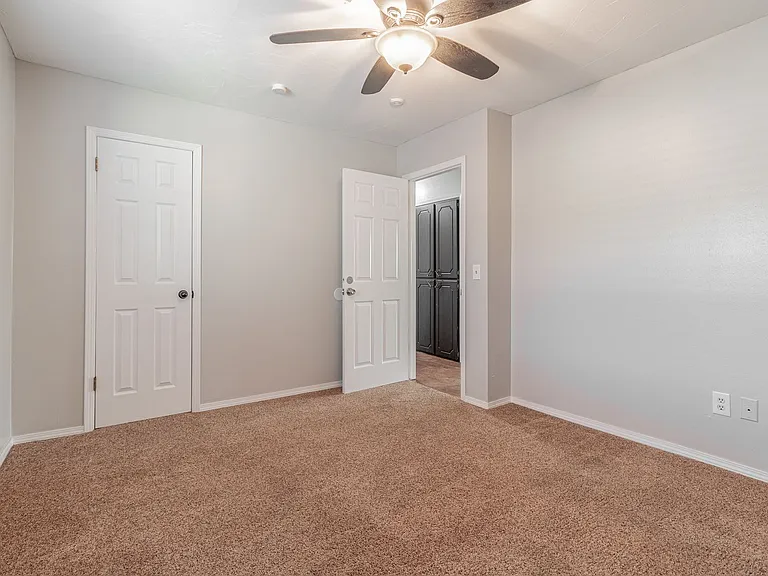 821 Peregrine Dr — Photo 43