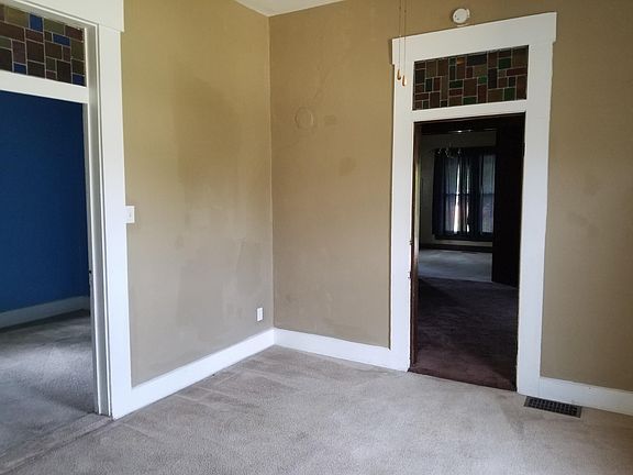 4th image of 328 E Staat St