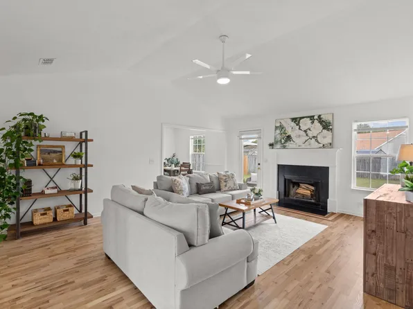 1180 Saint Andrews Dr, Murfreesboro, TN 37128