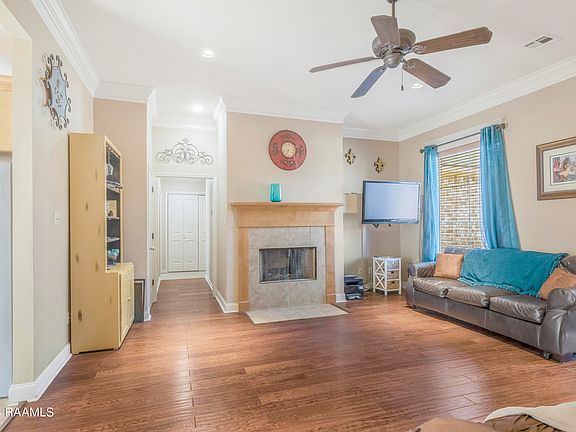 4th image of 215 Barksdale Dr