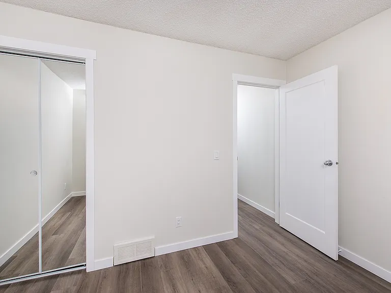2200 Woodview Dr SW — Photo 11