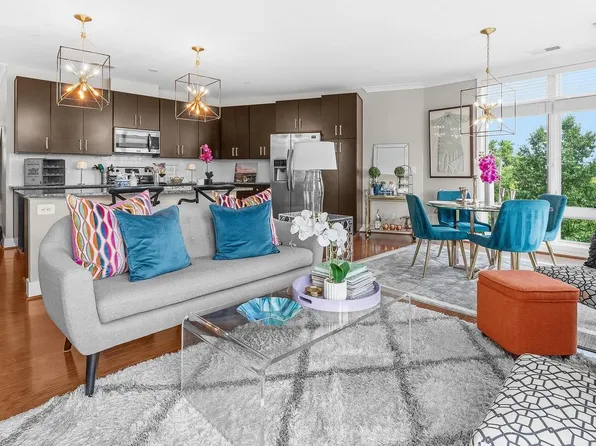 915 N Patrick St APT 401, Alexandria, VA 22314