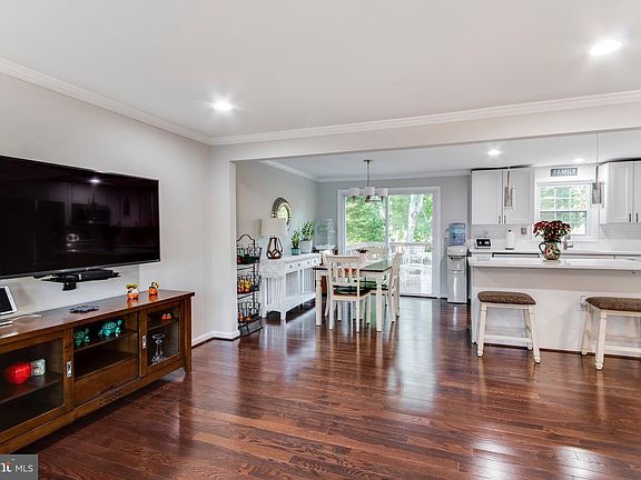 5th image of 4828 Welford St