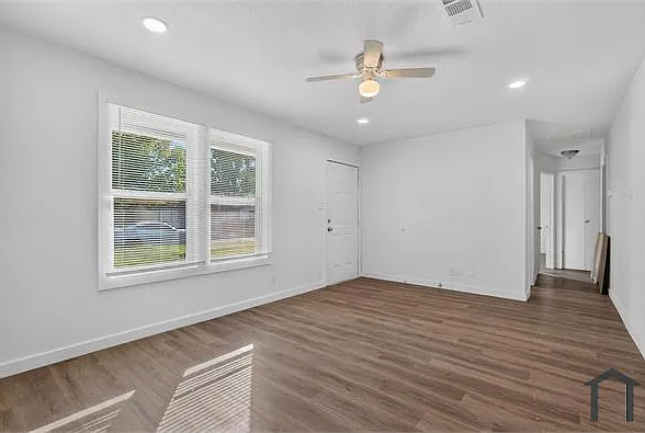 541 NW King St — Photo 6