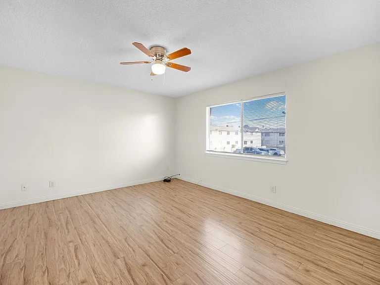 Golden Date Apartments — Photo 22