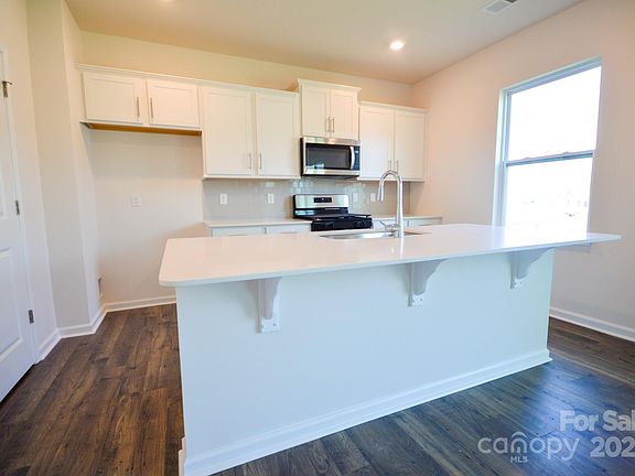 5th image of 96 Farmwood Trl