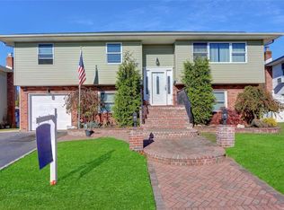 46 Dennis Ln, Bethpage, NY 11714