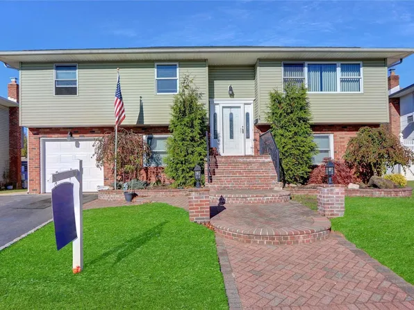46 Dennis Lane, Bethpage, NY 11714