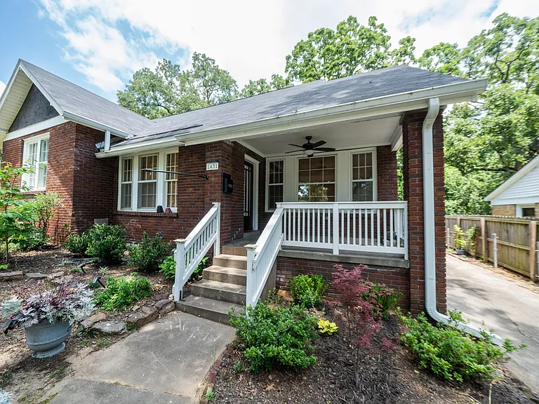 1431 Skyline Dr N — Photo 3