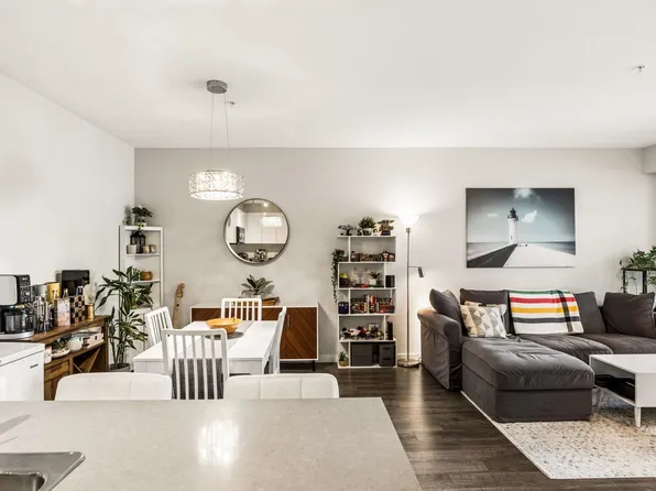 1152 Windsor Mews #412, Coquitlam, BC V3B 0N1