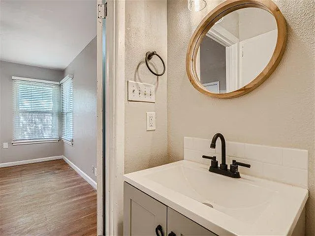 334 Shropshire Dr — Photo 17