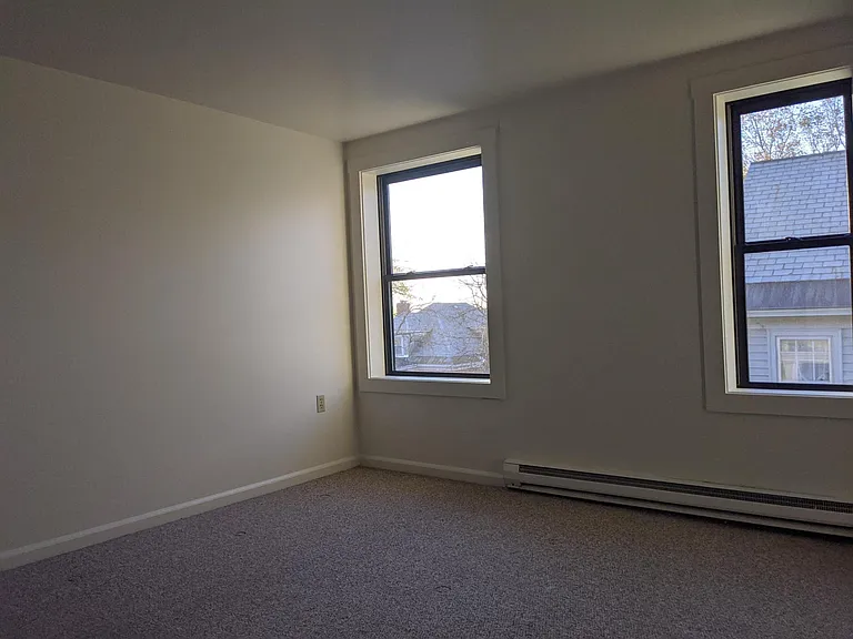 348 College St — Photo 51