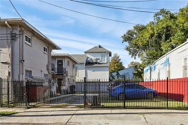 2601 Carondelet St #D — Photo 9