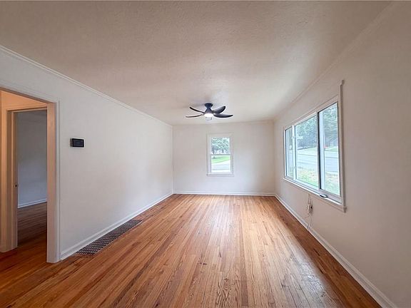 4th image of 5419 Roe Blvd
