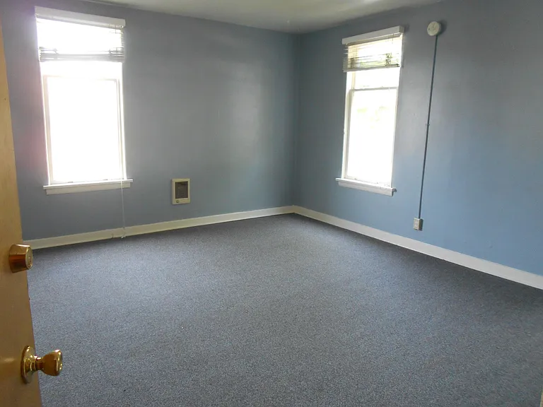 207 W 1st St #3 — Photo 4