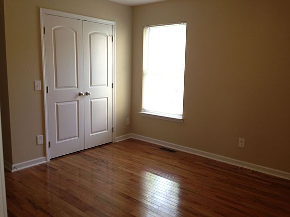 2nd image of 527 Redstone Dr Unit 19