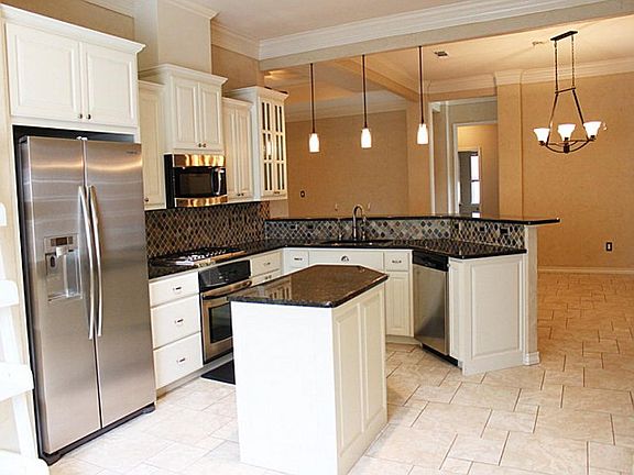 4th image of 2040 Valleyview Dr