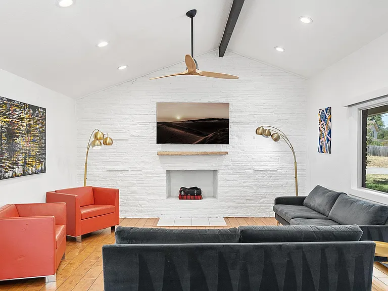 1804 Wildrose Dr — Photo 1