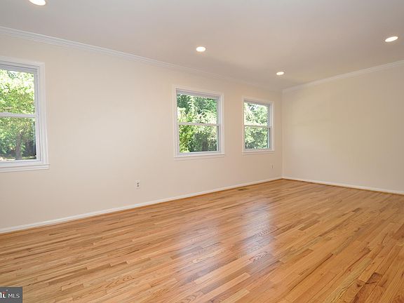 5th image of 7100 Lake Cove Dr