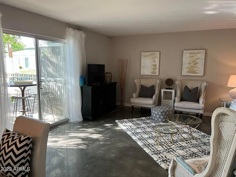 1273 E Maryland Ave #B — Photo 23