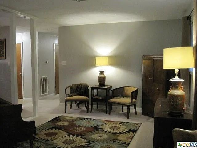 3 bed, 1968 sqft, $2,100 — Photo 4