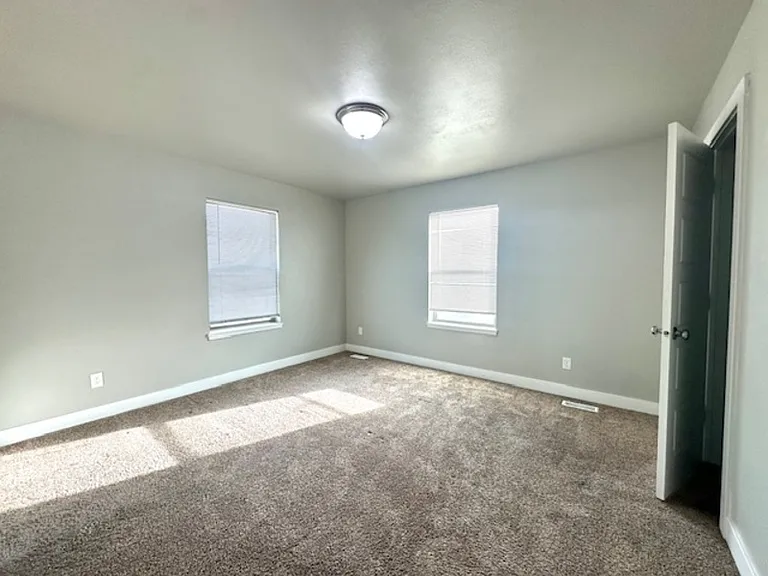 385 S 480 W — Photo 10
