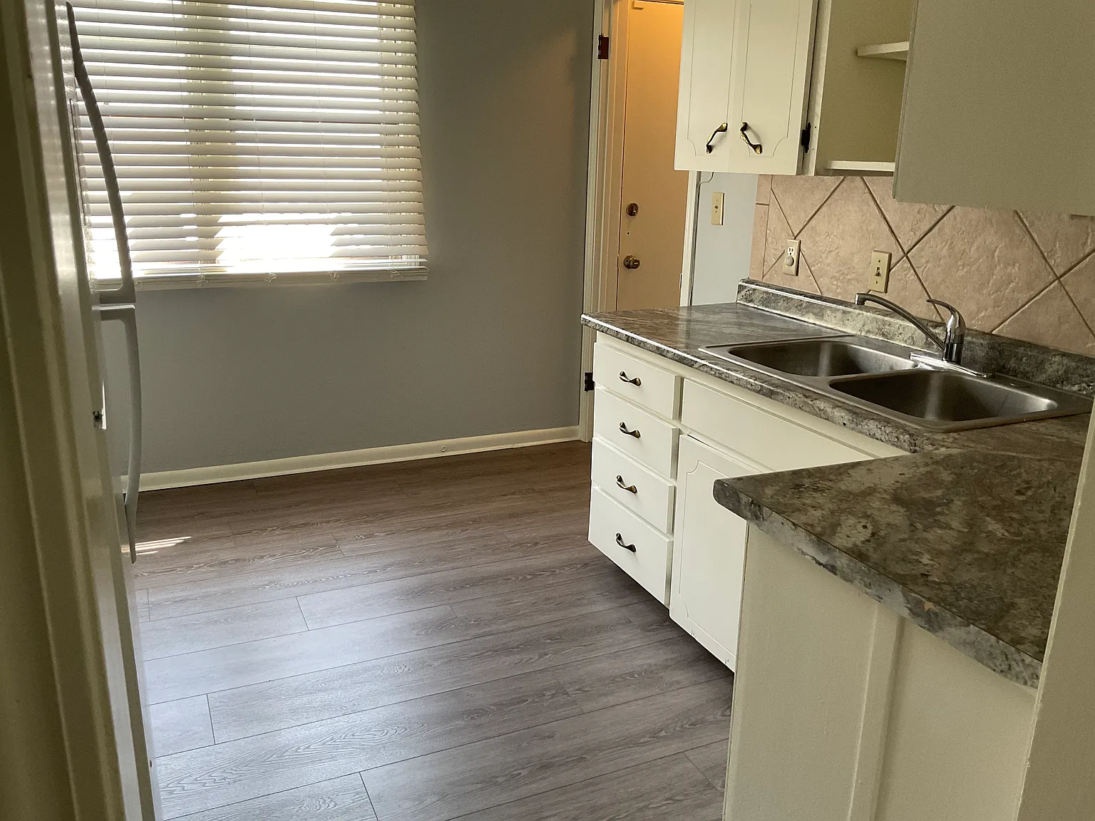 3 bed, 1600 sqft, $1,695 — Photo 3