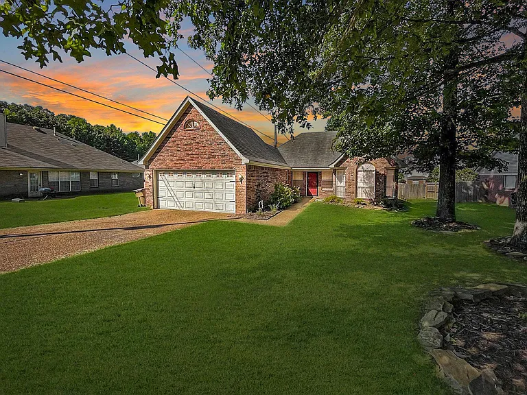 3903 Black Walnut Dr — Photo 1